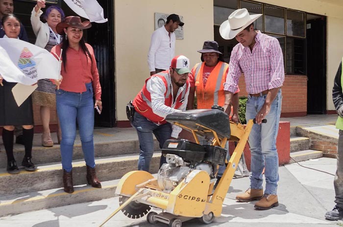 Inversión_récord_en_educación_en_AlmoloyaDeJuárez_Óscar_Sánchez_3_2.jpg