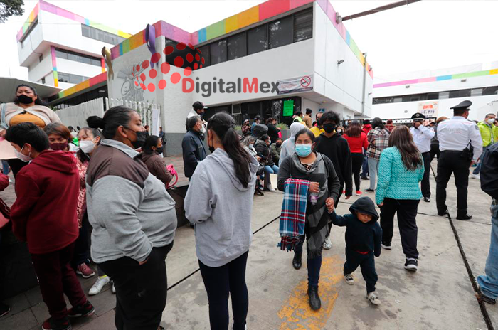 Largas filas por vacunas anticovid en Toluca y Metepec 2