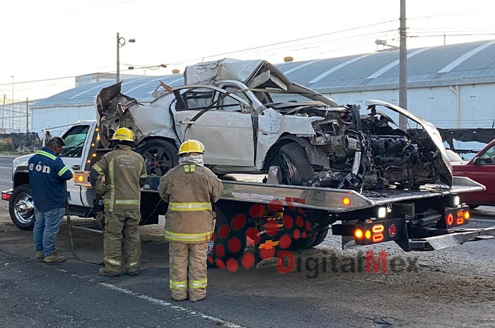 Muere-tras-chocar-con-árbol-sobre-Bulevar-Aeropuerto-en-SanMateoAtenco-2.jpg