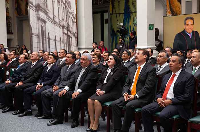 Otorga_PJEdoméx_presea_al_Mérito_Judicial_a_magistrados_que_culminaron_mandato_2.jpg