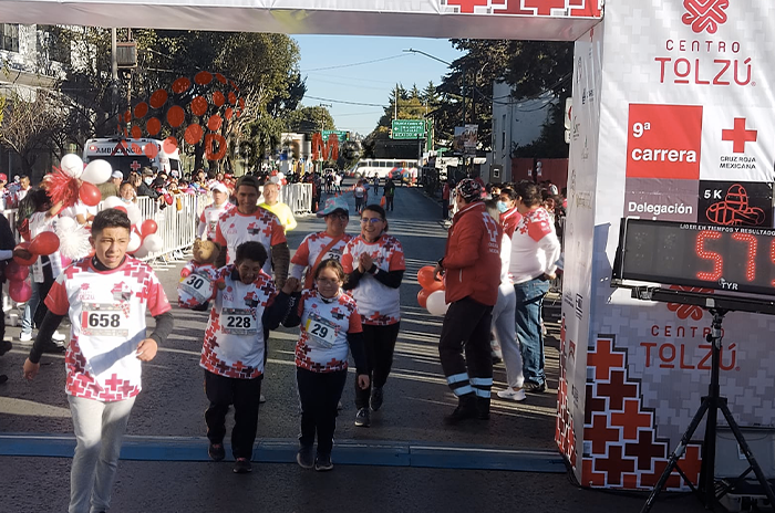 Participan más de 600 corredores en la 9ª carrera de la Cruz Roja Toluca 2