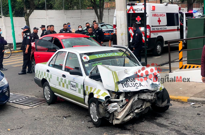 Persecución por carro robado acaba en fuerte choque en Toluca 2