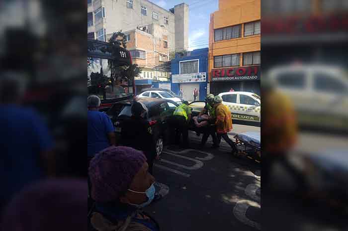 Precaución_Accidente_en_centro_de_Toluca_hay_una_lesionada_2.jpg