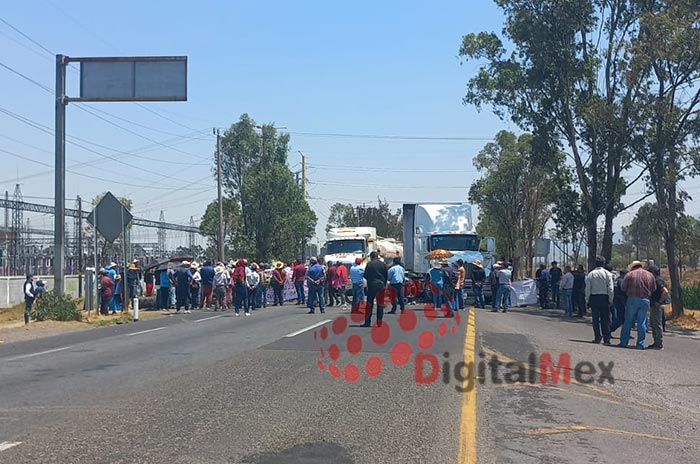 Precaución_Bloquean_la_Toluca-Atlacomulco_2.jpg