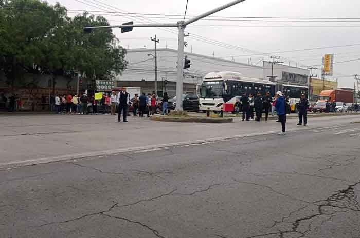 Precaución_Bloquean_vía_Morelos_por_falta_de_agua_en_Ecatepec_2.jpg