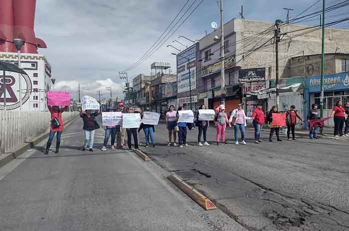 Precaución_Maestros_toman_casetas_en_la_México-Pachuca_y_México-Puebla_3.jpg