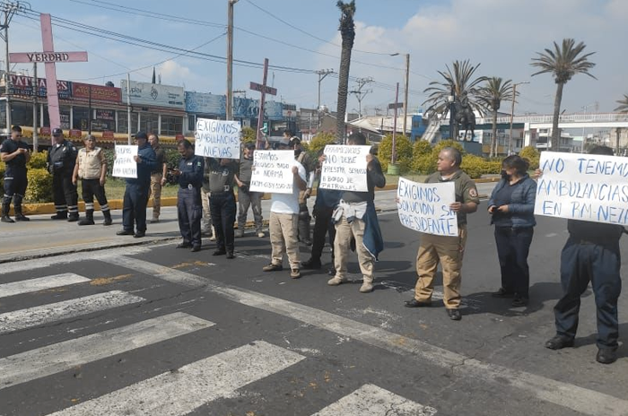 Protestan paramédicos por falta de equipo en Nezahualcóyotl