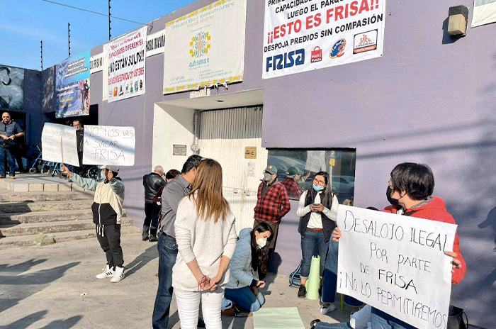 Protestan por desalojo de niños autistas y con parálisis cerebral en Edoméx 2