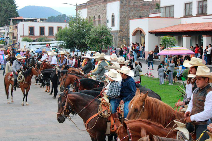 Realizan tradicional cabalgata en honor a Santiago Apóstol en Tianguistenco 2