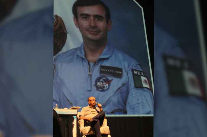 Rodolfo_Neri_Vela_astronauta_mexicano_inspira_a_estudiantes_en_Chimalhuacán_2.jpg