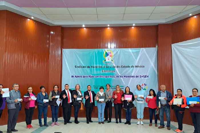 SMSEM_entrega_becas_a_hijos_con_discapacidad_de_maestros_23.jpg