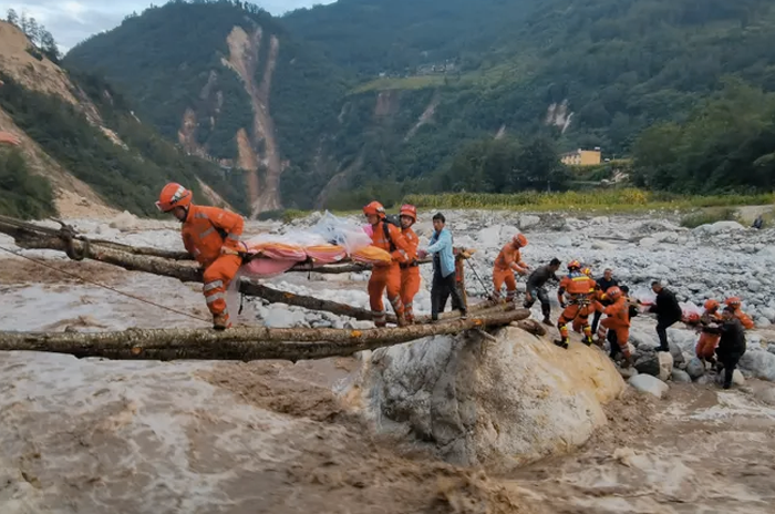 Sismo en China suma 66 muertos y más de 200 heridos