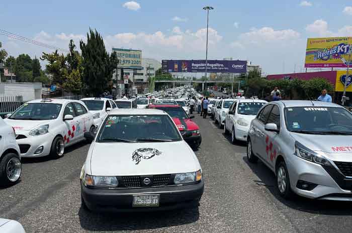 Taxistas_bloquean_Paseo_Tollocan_en_Toluca_2.jpg