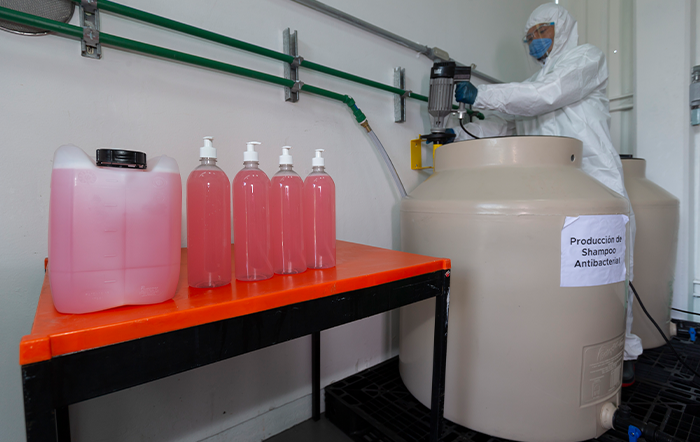 UAEMéx produce su propio gel antibacterial y jabón líquido 2
