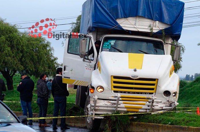 Un muerto y un herido deja choque en Calzada Al Pacífico 2