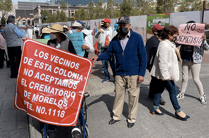 Vecinos de la colonia San Bernardino demandan clausura de crematorio en Funerales La Paz 2