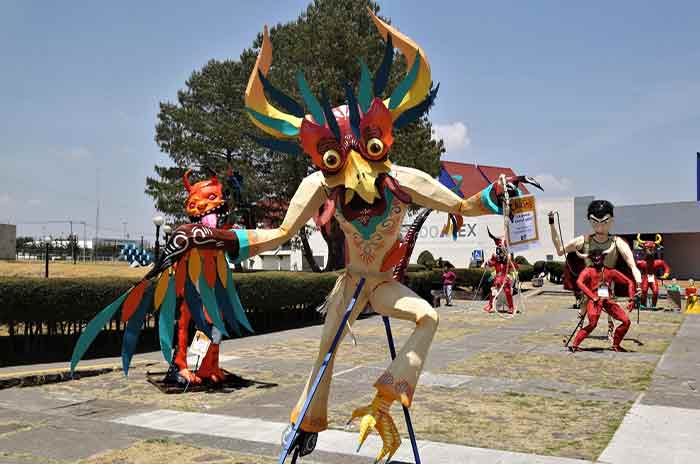 Visita_la_exposición_de_37_Judas_durante_Semana_Santa_en_Toluca.jpg