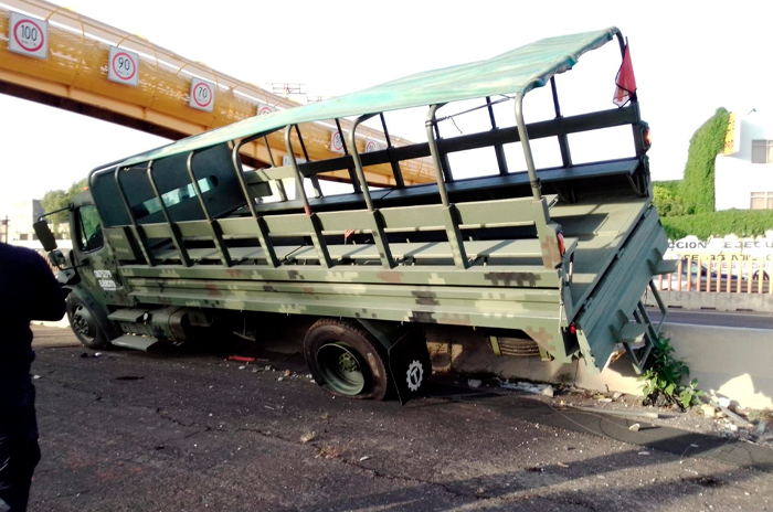 Vuelca camión militar en la México Puebla hay al menos tres heridos 2