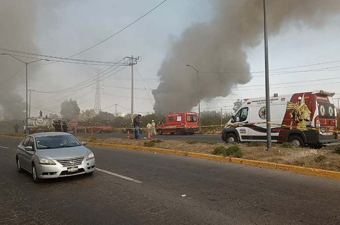 arias nubes de humo negro se observaron desde varios puntos y ocasionaron la movilización de los cuerpos de rescate 2