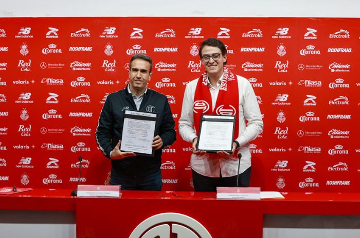 Firma del convenio entre el Sistema Mexiquense de Medios Públicos y el Deportivo Toluca FC.