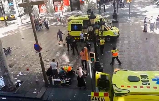 Atentado terrorista en Barcelona deja 50 heridos y 13 muertos