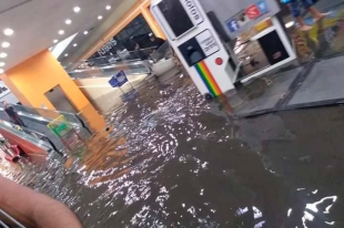 #Video: Lluvia inunda Plaza Aragón de Ecatepec