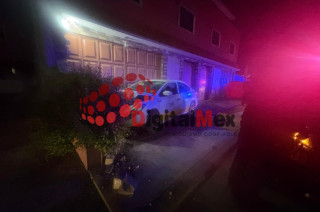 El taxi terminó impactado contra la fachada de una vivienda en la calle San Pedro