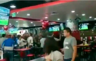 #Video: Pelean por la propina meseros y comensales de restaurante en Perinorte