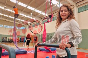 Renata García, entrenadora de la Universidad Autónoma del Estado México, describe a la danza aérea como una combinación de fuerza y acrobacia para crear un espectáculo impresionante