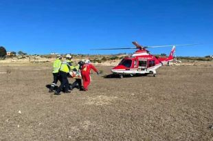 La víctima cayó de unos 10 metros, golpeándose en diversas partes