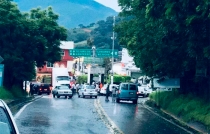 Continúa bloqueada carretera de acceso a #Tejupilco por taxistas