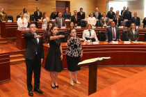 Tras el conteo de votos, las tres personas electas ingresaron al Salón de Plenos para rendir protesta ante magistradas y magistrados.