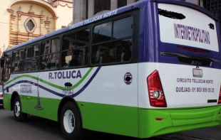 Asaltan a pasajeros de autobús en Tollocan; fueron tres jóvenes con navajas