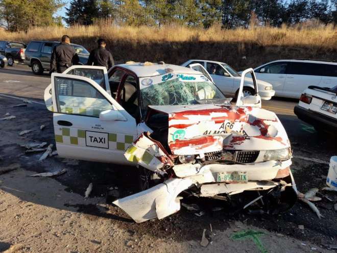 Una unidad invadió el carril contrario provocando el accidente