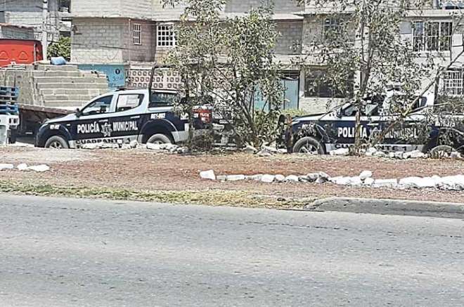 Aparentemente dichos vehículos estaban custodiados por unidades y elementos de la policía municipal