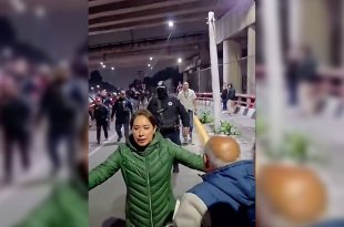 Vecinos bloquearon durante más de dos horas la avenida Ixtacala para manifestarse contra la construcción del centro infantil en el área conocida como Los Lagos.