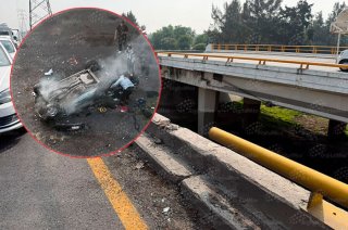 Un Ford Ka salió proyectado del puente El Caracol, en la México-Pachuca, tras una colisión que involucró seis vehículos.