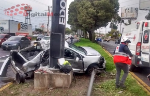 Otro muerto en Bulevar Aeropuerto en Toluca: choca contra poste del C5