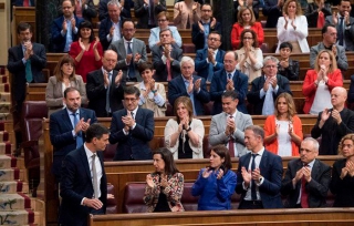 Tumban a Rajoy en España; Pedro Sánchez, nuevo presidente