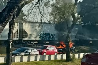 Cuerpos de emergencia resguardaron la zona para prevenir que se impactaran otros vehículos.