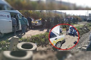 El taxi es del municipio de Nezahualcóyotl y según el gobierno local los autores del homicidio múltiple, abandonaron ahí el vehículo.