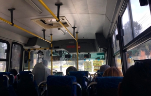 Asaltan a 32 pasajeros de autobús en la colonia Independencia en Toluca