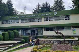 El acceso a la Facultad será únicamente por la puerta “I” de la Biblioteca Central.