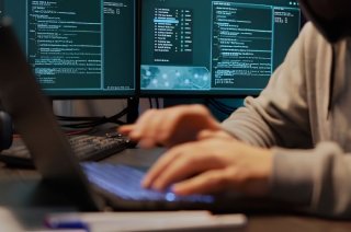 Investigadores utilizaron la inteligencia artificial Claude para detectar vulnerabilidades en sistemas de OpenAI.
