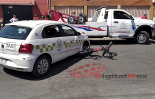 #Video: Atropella taxista a ciclista en #Metepec