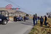 El cuerpo vestía pantalón de mezclilla azul, tenis blancos y sudadera roja.