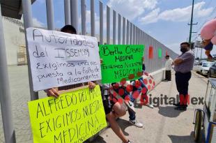 Más de 2 meses los pacientes no ha recibido medicamentos.