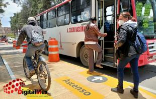 El programa consiste en la colocación de tres rampas para el descenso y ascenso del transporte público en paradas autorizadas, las cuales también fungen como reductor de velocidad o freno total para el ciclista que da prioridad al transeúnte