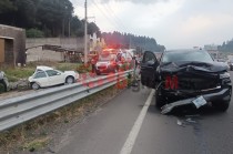El accidente se produjo cuando la camioneta impactó por detrás al vehículo Volkswagen, justo frente a la zona de Las Alas.