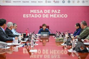 La gobernadora, Delfina Gómez Álvarez, durante la Mesa de Paz, donde se planteó replicar la estrategia de adopción de mascotas rumbo a la justa mundialista.